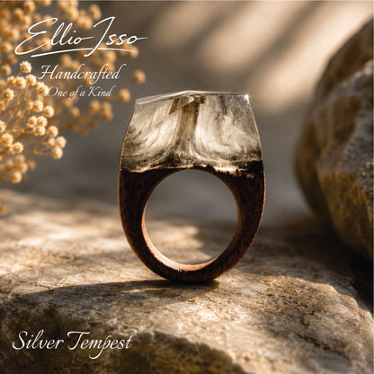 Ellio Isso "Silver Tempest" – Handcrafted Fluid Resin and Wind Movement Ring