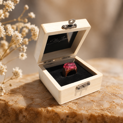 Ellio Isso "Crimson Blossom" – Handcrafted Romantic Tones and Passion Resin Ring