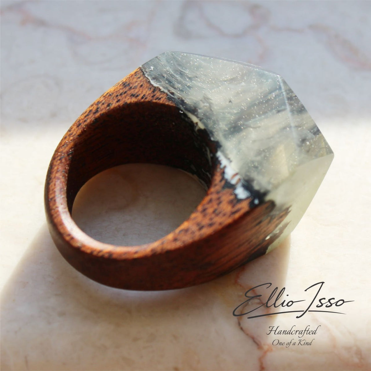 Ellio Isso "Ancient Flame" – Handcrafted Fiery Wood and Spirit of Nature Ring