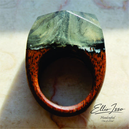 Ellio Isso "Ancient Flame" – Handcrafted Fiery Wood and Spirit of Nature Ring