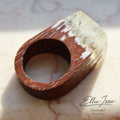 Ellio Isso "Frozen Ember" – Handcrafted Natural Wood and Premium Epoxy Resin Ring