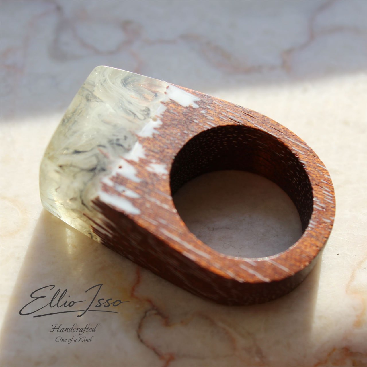 Ellio Isso "Frozen Ember" – Handcrafted Natural Wood and Premium Epoxy Resin Ring