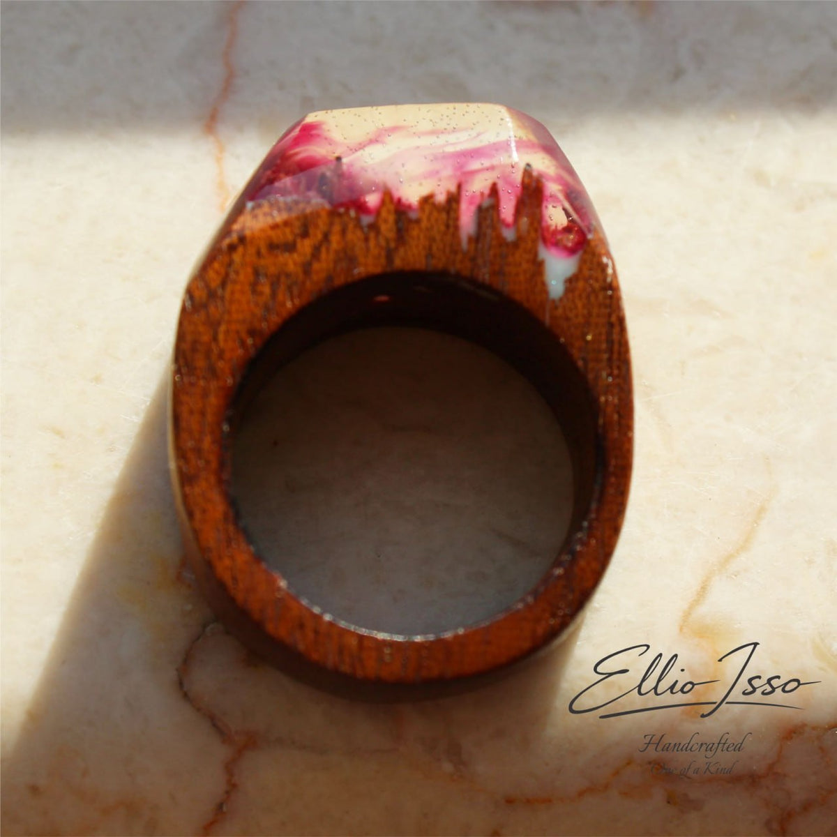 Ellio Isso "Crimson Blossom" – Handcrafted Romantic Tones and Passion Resin Ring