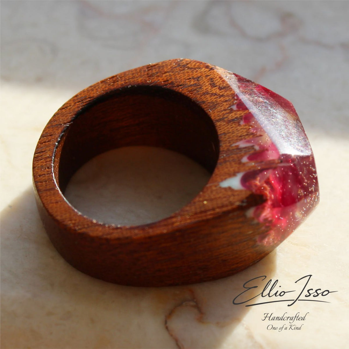 Ellio Isso "Crimson Blossom" – Handcrafted Romantic Tones and Passion Resin Ring