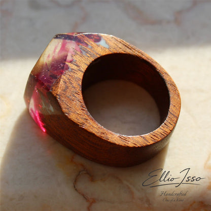 Ellio Isso "Crimson Blossom" – Handcrafted Romantic Tones and Passion Resin Ring