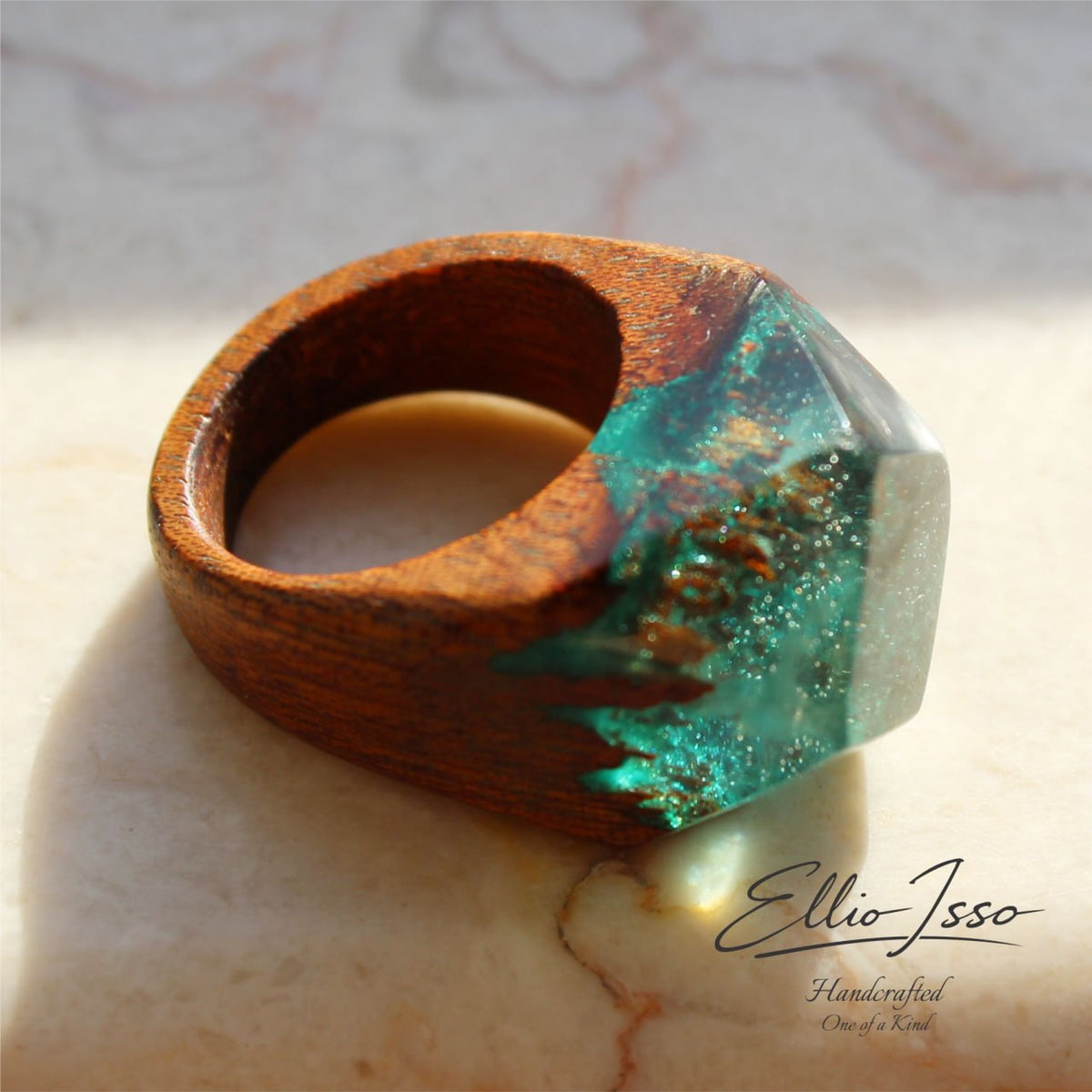 Ellio Isso "Emerald Realm" – Handcrafted Forest Green and Hidden Treasure Ring
