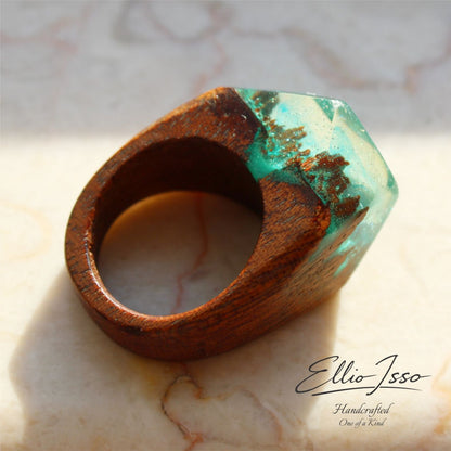 Ellio Isso "Emerald Realm" – Handcrafted Forest Green and Hidden Treasure Ring