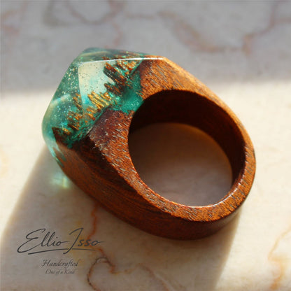 Ellio Isso "Emerald Realm" – Handcrafted Forest Green and Hidden Treasure Ring