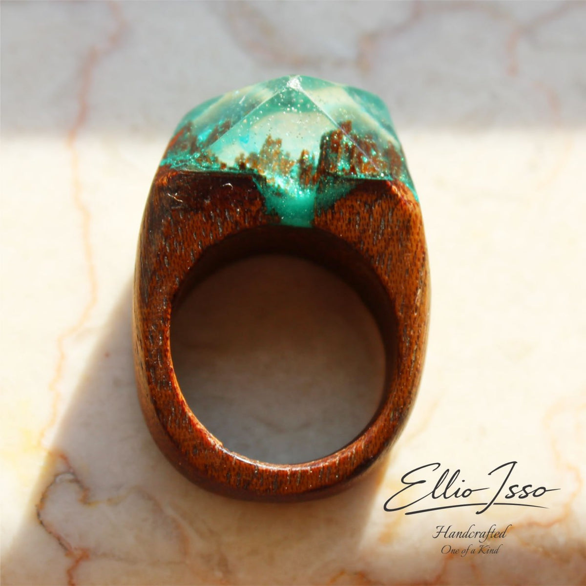 Ellio Isso "Emerald Realm" – Handcrafted Forest Green and Hidden Treasure Ring