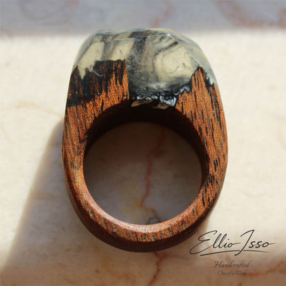 Ellio Isso "Silver Tempest" – Handcrafted Fluid Resin and Wind Movement Ring