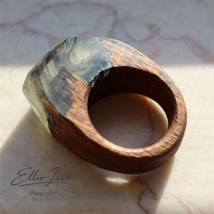 Ellio Isso "Silver Tempest" – Handcrafted Fluid Resin and Wind Movement Ring