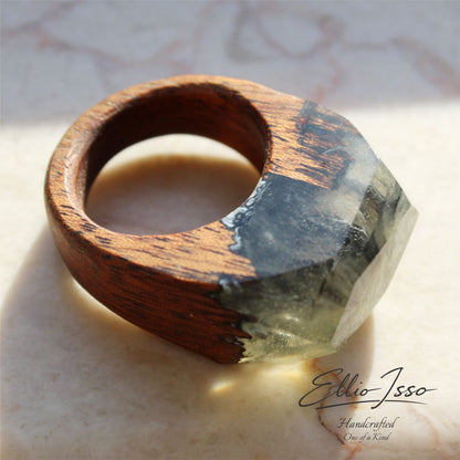 Ellio Isso "Silver Tempest" – Handcrafted Fluid Resin and Wind Movement Ring